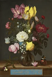 Bouquet de fleurs dans un vase en verre